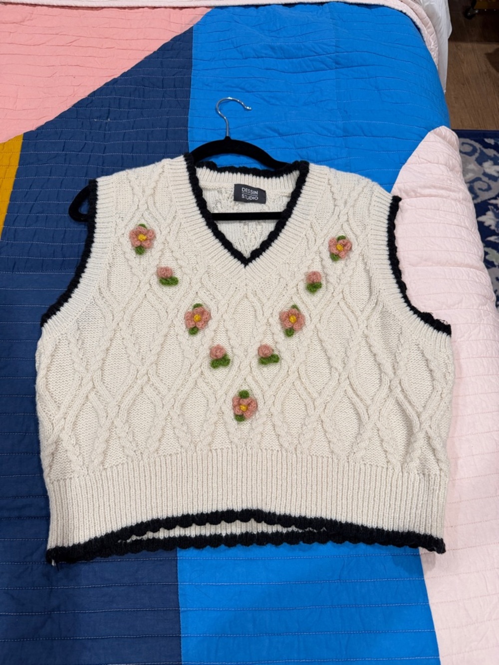 Unique Vintage Dessin Studio Cream Cable Knit Floral Embroidered Sweater Vest